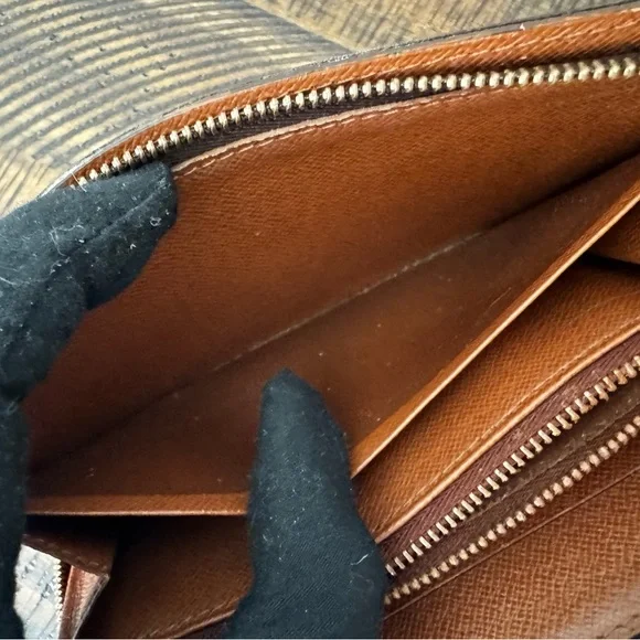 - Louis Vuitton Monogram Porte Monnaie
Zippy Long Wallet/Preloved 1998 - Picture 13 of 17